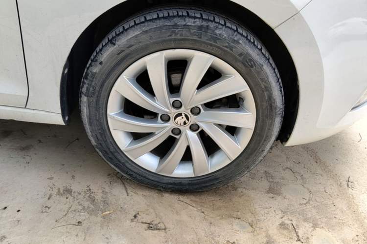 Used Skoda Rapid 2019 1.5L Automatic Comfort Edition China VI Standard Right Front Wheel Hub