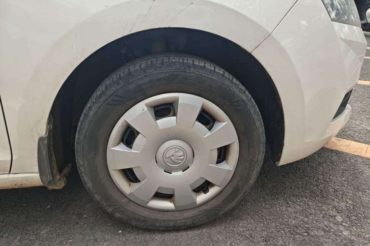 Used Skoda Rapid 2019 1.5L Manual Entry-Level Version Right Front Wheel Hub