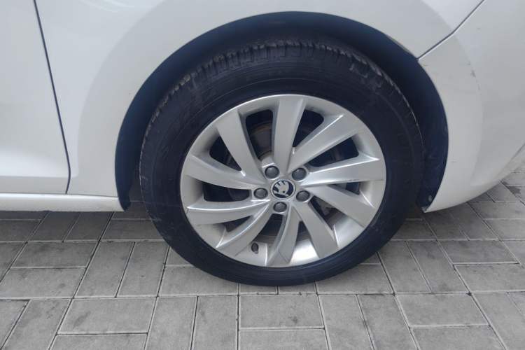 Used Skoda Rapid 2019 1.5L Automatic Comfort Edition China VI Standard Right Front Wheel Hub