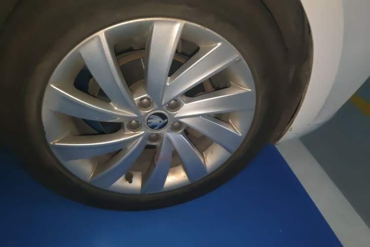 Used Skoda Rapid 2019 1.5L Manual Comfort Edition China V Standard Right Front Wheel Hub