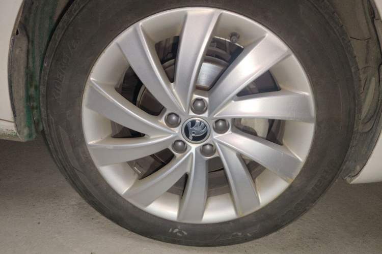 Used Skoda Rapid 2019 1.5L Automatic Comfort Edition China VI Standard Right Front Wheel Hub