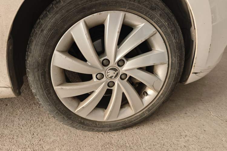 Used Skoda Rapid 2019 1.5L Automatic Comfort Edition China VI Standard Right Front Wheel Hub