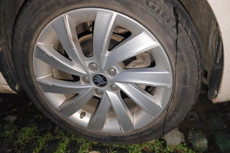 Used Skoda Rapid 2019 1.5L Automatic Comfort Edition China V Standard Right Front Wheel Hub