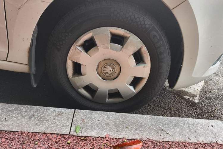 Used Skoda Rapid 2019 1.5L Manual Entry-Level Version Right Front Wheel Hub