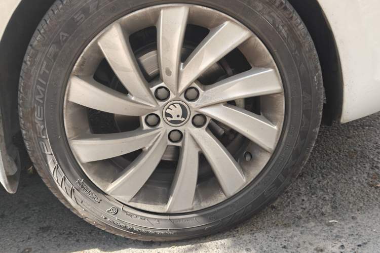 Used Skoda Rapid 2019 1.5L Manual Comfort Edition China VI Standard Right Front Wheel Hub