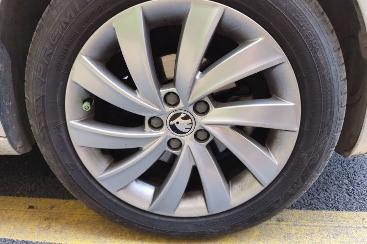 Used Skoda Rapid 2019 1.5L Automatic Comfort Edition China V Standard Right Front Wheel Hub