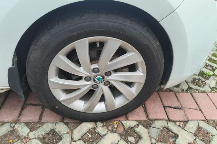 Used Skoda Rapid 2019 1.5L Automatic Comfort Edition China V Standard Right Front Wheel Hub