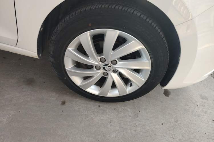 Used Skoda Rapid 2019 1.5L Automatic Comfort Edition China V Standard Right Front Wheel Hub