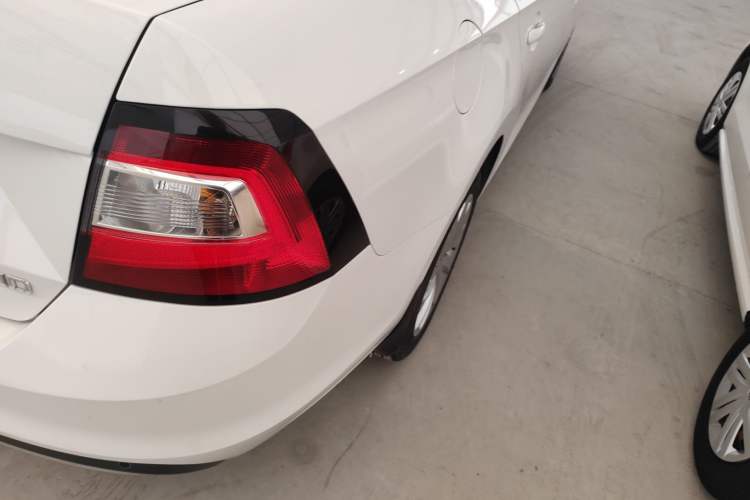 Used Skoda Rapid 2019 1.5L Automatic Comfort Edition China VI Standard Right Rear Taillight