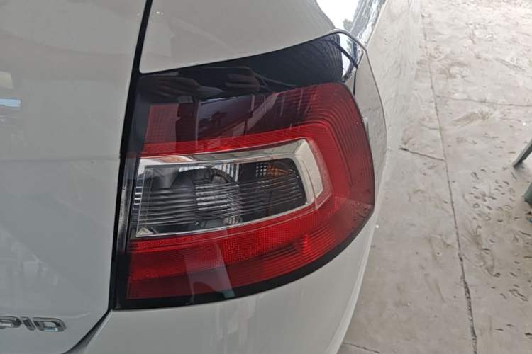 Used Skoda Rapid 2019 1.5L Automatic Comfort Edition China VI Standard Right Rear Taillight