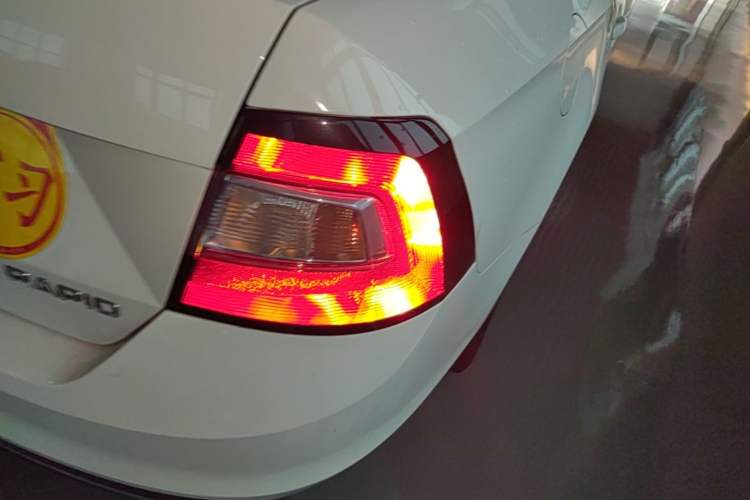 Used Skoda Rapid 2019 1.5L Automatic Comfort Edition China VI Standard Right Rear Taillight