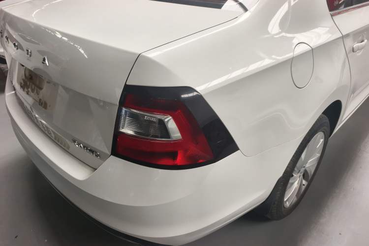 Used Skoda Rapid 2019 1.5L Automatic Comfort Edition China VI Standard Right Rear Taillight