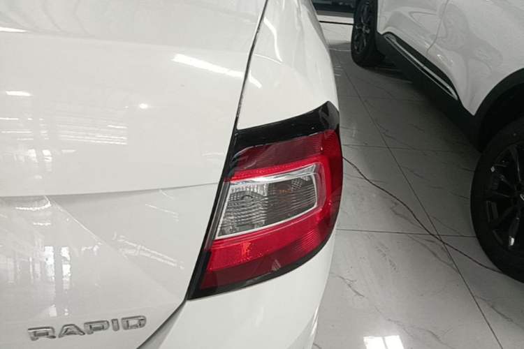 Used Skoda Rapid 2019 1.5L Automatic Comfort Edition China VI Standard Right Rear Taillight