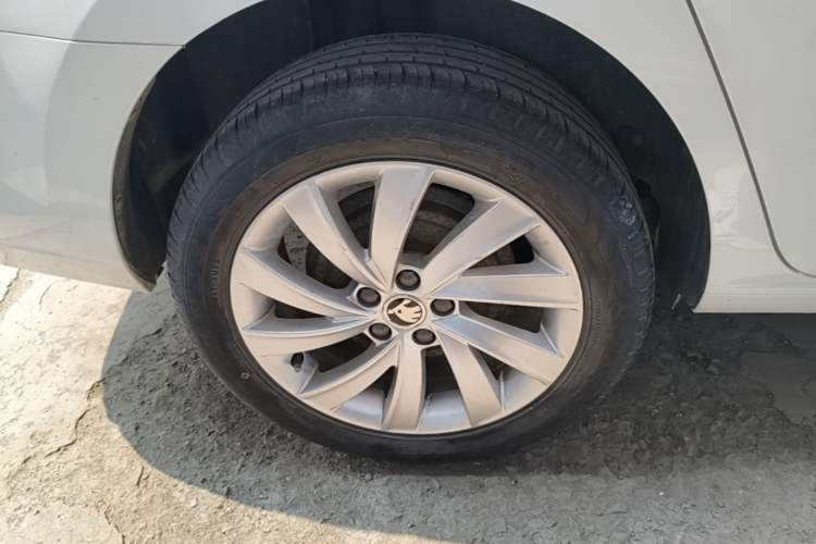 Used Skoda Rapid 2019 1.5L Automatic Comfort Edition China VI Standard Right Rear Wheel Hub