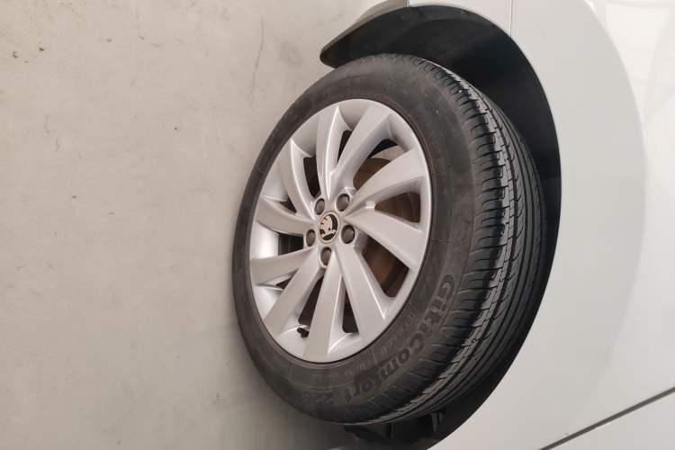 Used Skoda Rapid 2019 1.5L Automatic Comfort Edition China VI Standard Right Rear Wheel Hub