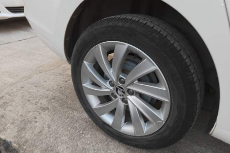 Used Skoda Rapid 2019 1.5L Automatic Comfort Edition China VI Standard Right Rear Wheel Hub