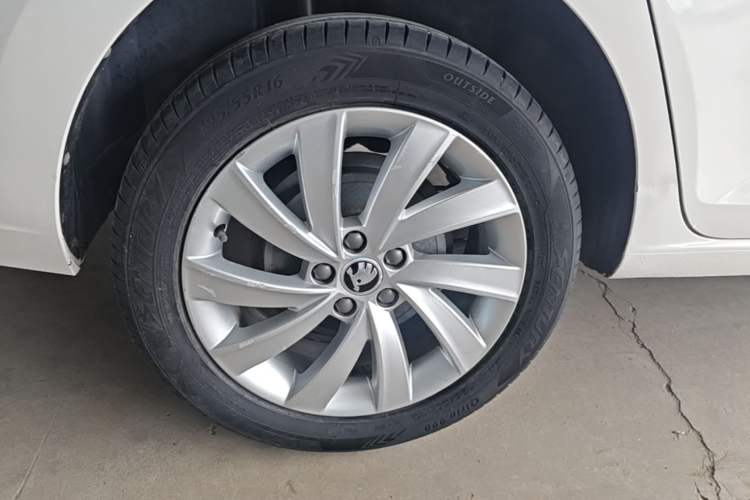 Used Skoda Rapid 2019 1.5L Automatic Comfort Edition China VI Standard Right Rear Wheel Hub