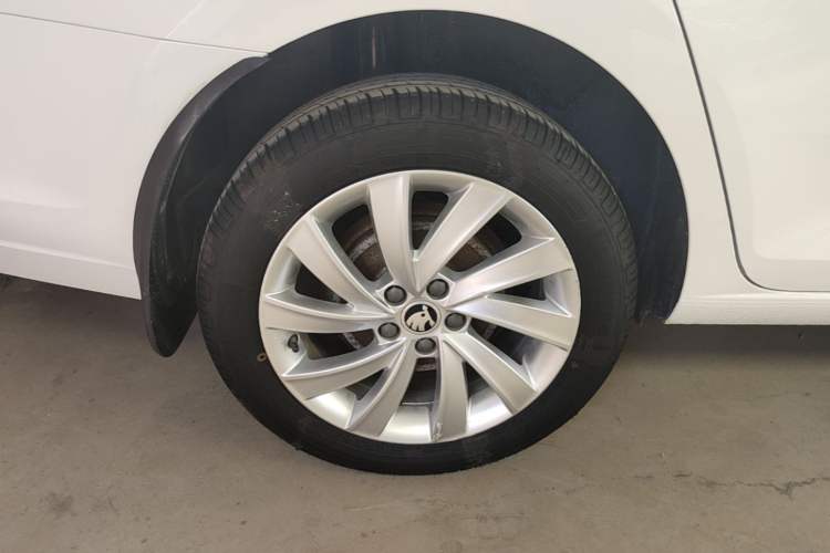 Used Skoda Rapid 2019 1.5L Automatic Comfort Edition China V Standard Right Rear Wheel Hub