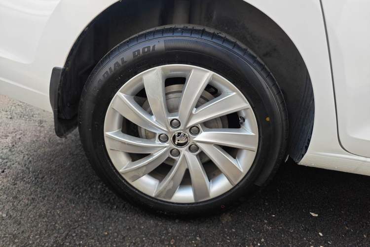 Used Skoda Rapid 2019 1.5L Manual Comfort Edition China VI Standard Right Rear Wheel Hub