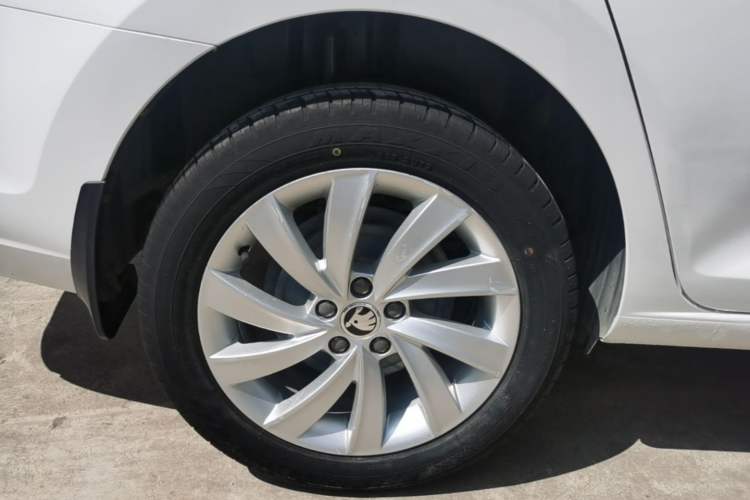 Used Skoda Rapid 2019 1.5L Manual Comfort Edition China VI Standard Right Rear Wheel Hub