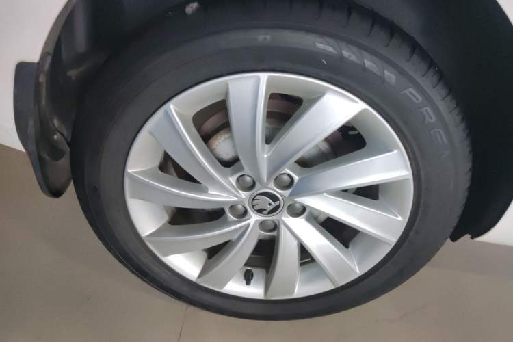 Used Skoda Rapid 2019 1.5L Automatic Comfort Edition China V Standard Right Rear Wheel Hub