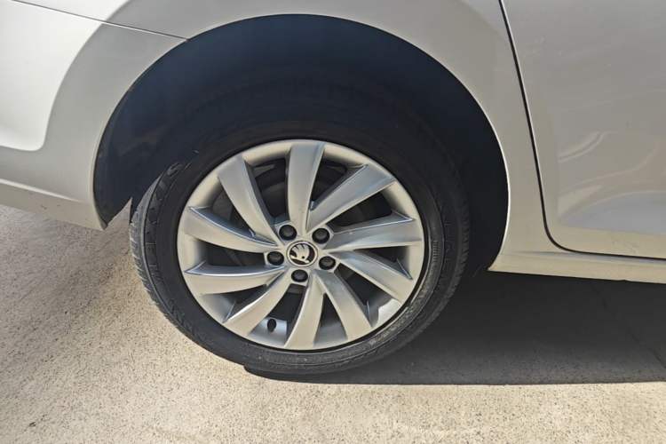 Used Skoda Rapid 2019 1.5L Automatic Comfort Edition China V Standard Right Rear Wheel Hub