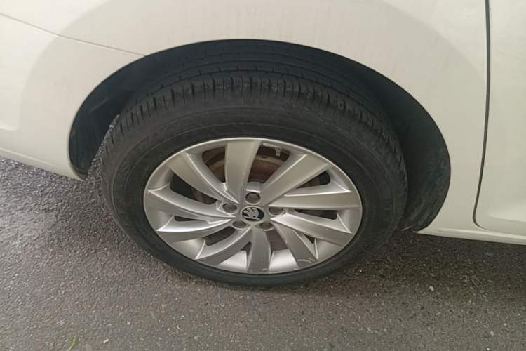 Used Skoda Rapid 2019 1.5L Automatic Comfort Edition China VI Standard Right Rear Wheel Hub
