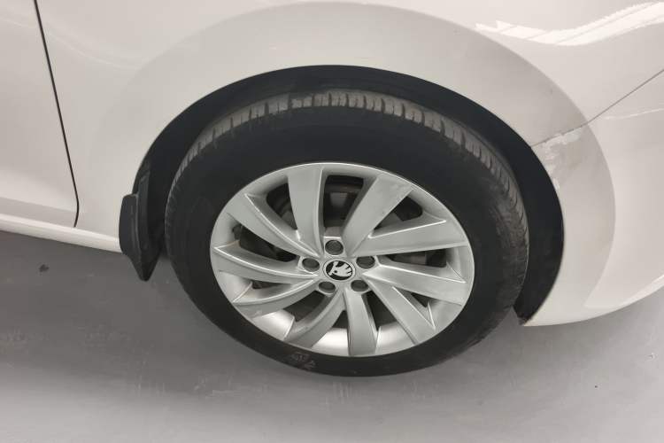 Used Skoda Rapid 2019 1.5L Automatic Comfort Edition China VI Standard Right Rear Wheel Hub