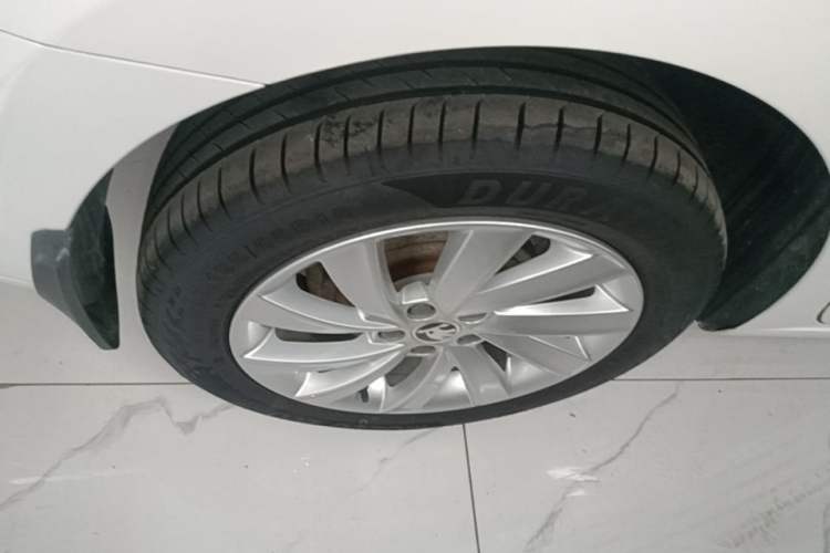 Used Skoda Rapid 2019 1.5L Automatic Comfort Edition China VI Standard Right Rear Wheel Hub