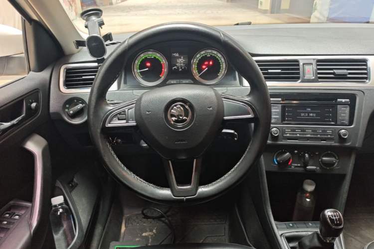 Used Skoda Rapid 2019 1.5L Manual Comfort Edition China VI Standard Steering Wheel