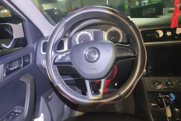 Used Skoda Rapid 2019 1.5L Automatic Comfort Edition China VI Standard Steering Wheel