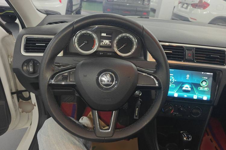 Used Skoda Rapid 2019 1.5L Automatic Comfort Edition China VI Standard Steering Wheel