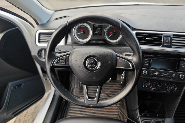 Used Skoda Rapid 2019 1.5L Manual Comfort Edition China VI Standard Steering Wheel