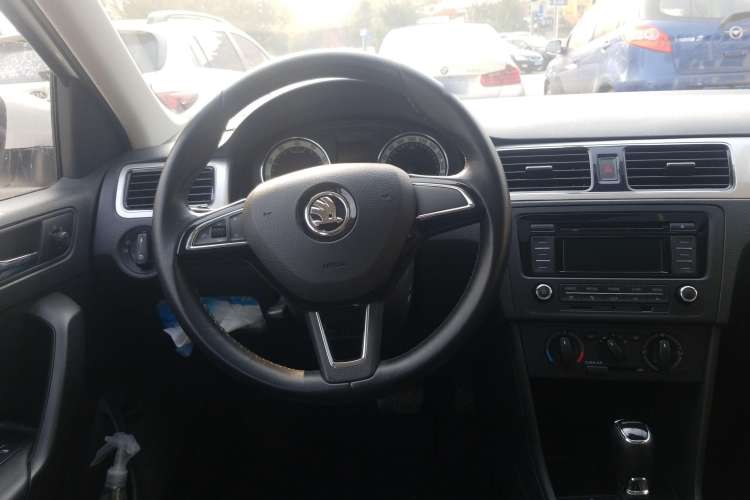 Used Skoda Rapid 2019 1.5L Automatic Comfort Edition China VI Standard Steering Wheel