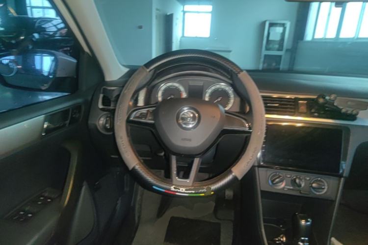 Used Skoda Rapid 2019 1.5L Automatic Comfort Edition China VI Standard Steering Wheel