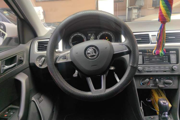 Used Skoda Rapid 2019 1.5L Automatic Comfort Edition China VI Standard Steering Wheel