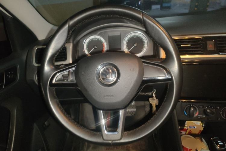 Used Skoda Rapid 2019 1.5L Automatic Comfort Edition China VI Standard Steering Wheel