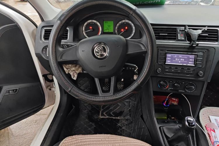 Used Skoda Rapid 2019 1.5L Manual Standard Edition Steering Wheel