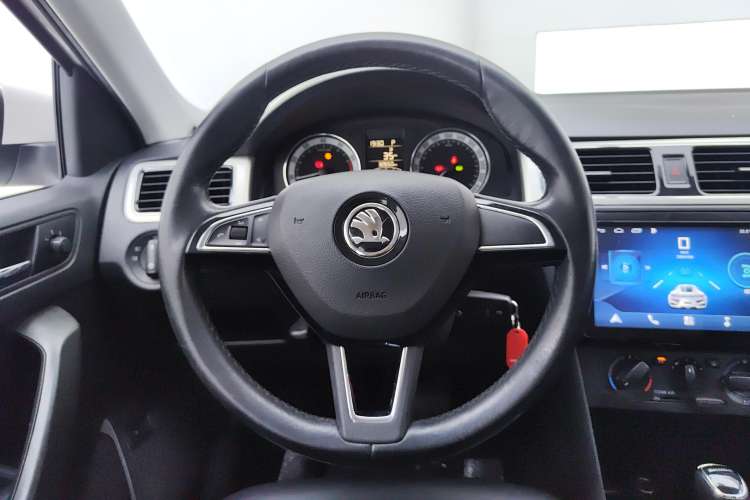 Used Skoda Rapid 2019 1.5L Automatic Comfort Edition China VI Standard Steering Wheel