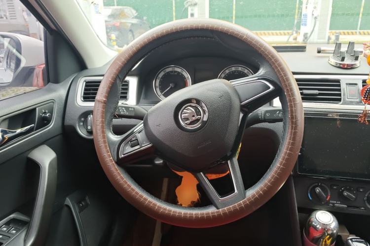 Used Skoda Rapid 2019 1.5L Automatic Comfort Edition China VI Standard Steering Wheel
