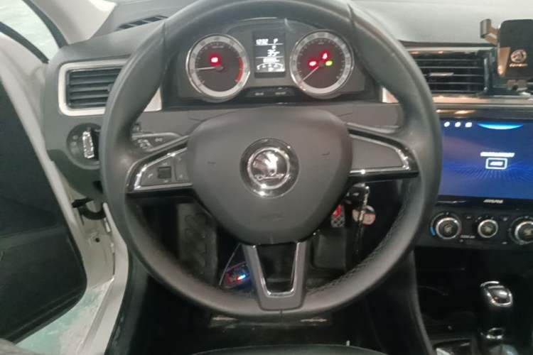 Used Skoda Rapid 2019 1.5L Automatic Comfort Edition China VI Standard Steering Wheel