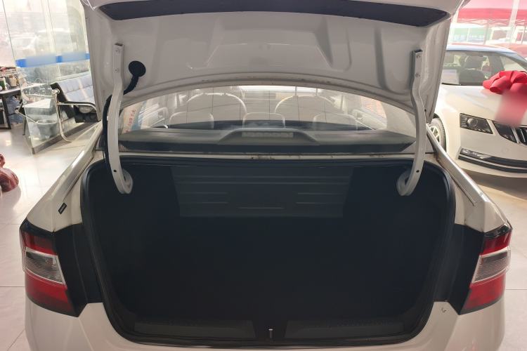 Used Skoda Rapid 2019 1.5L Automatic Comfort Edition China VI Standard Trunk