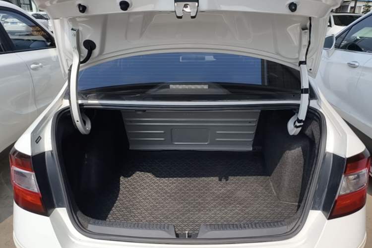 Used Skoda Rapid 2019 1.5L Automatic Comfort Edition China VI Standard Trunk