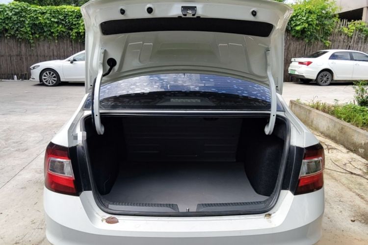 Used Skoda Rapid 2019 1.5L Automatic Comfort Edition China VI Standard Trunk