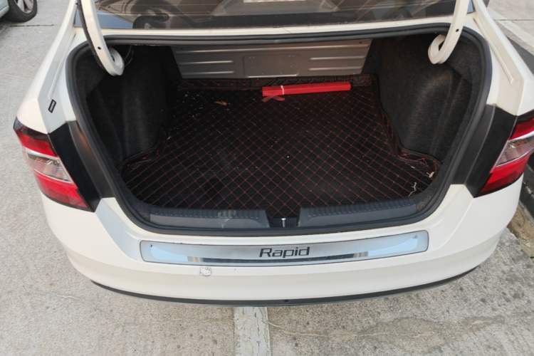 Used Skoda Rapid 2019 1.5L Automatic Comfort Edition China VI Standard Trunk