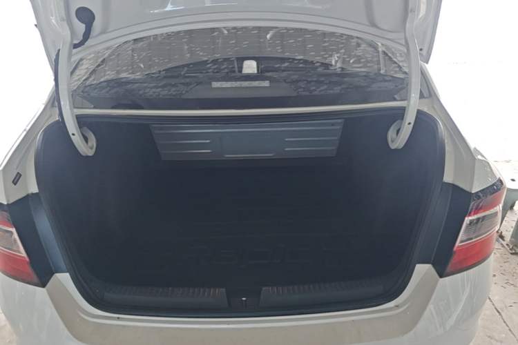 Used Skoda Rapid 2019 1.5L Automatic Comfort Edition China VI Standard Trunk