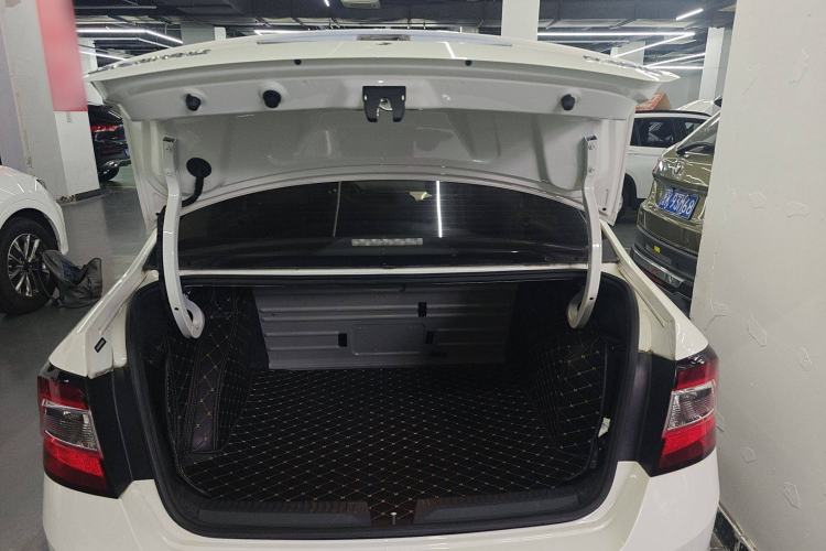 Used Skoda Rapid 2019 1.5L Automatic Comfort Edition China VI Standard Trunk