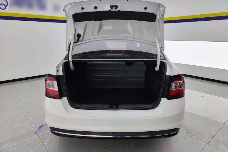 Used Skoda Rapid 2019 1.5L Automatic Comfort Edition China VI Standard Trunk