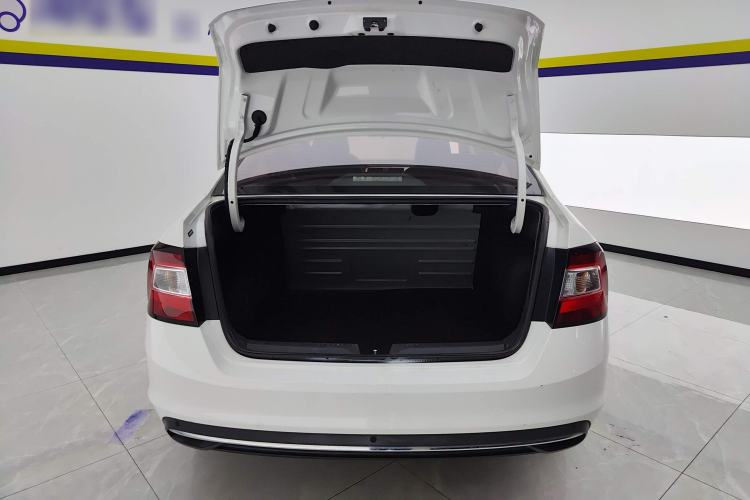 Used Skoda Rapid 2019 1.5L Automatic Comfort Edition China VI Standard Trunk