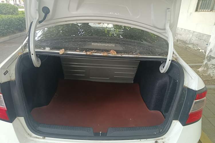 Used Skoda Rapid 2019 1.5L Automatic Comfort Edition China VI Standard Trunk